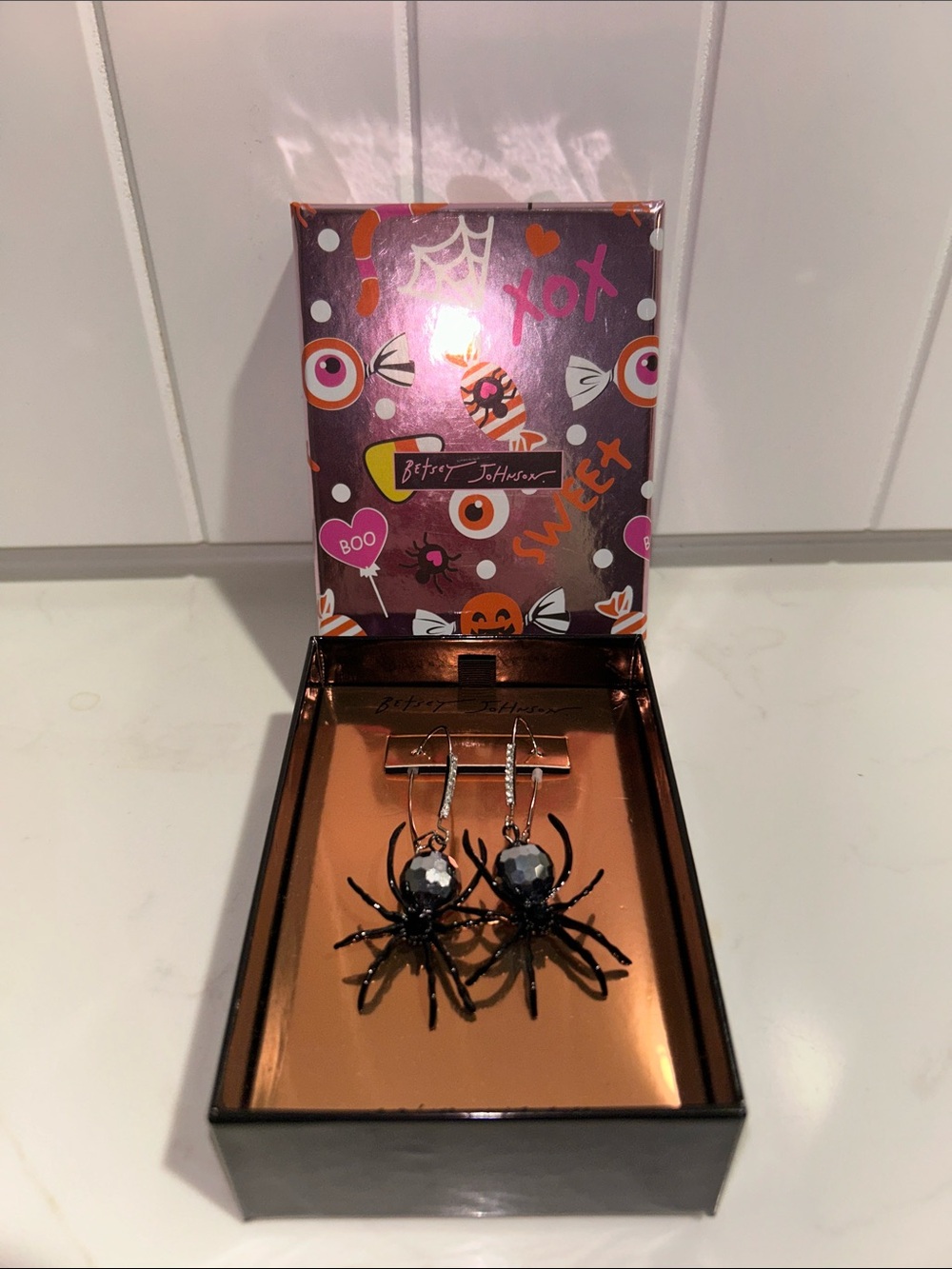 Betsey Johnson Faux-Stone&black faceted Halloween Spider Dangle EarringsNIB/NWT - Picture 1 of 6